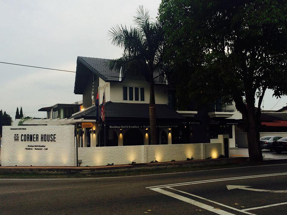 Bed and Breakfast The Corner House Pontian Kecil Esterno foto