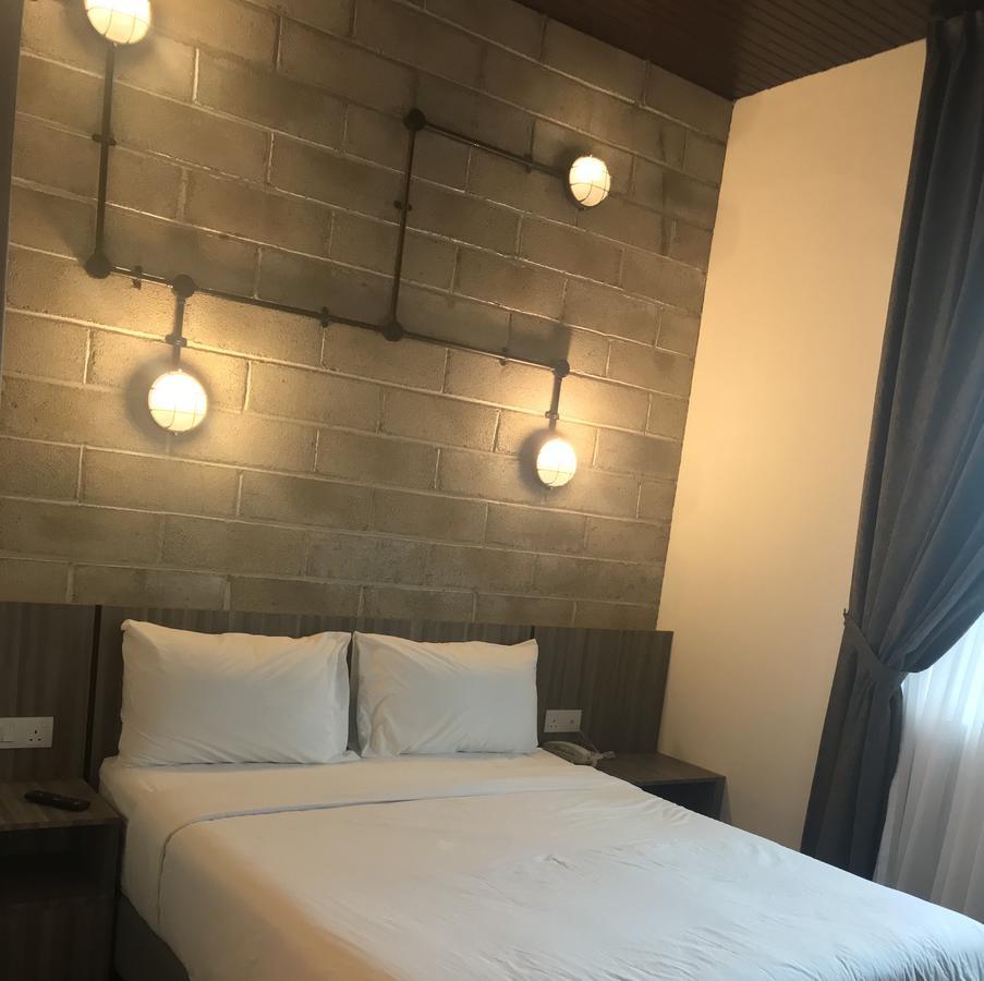 Bed and Breakfast The Corner House Pontian Kecil Esterno foto