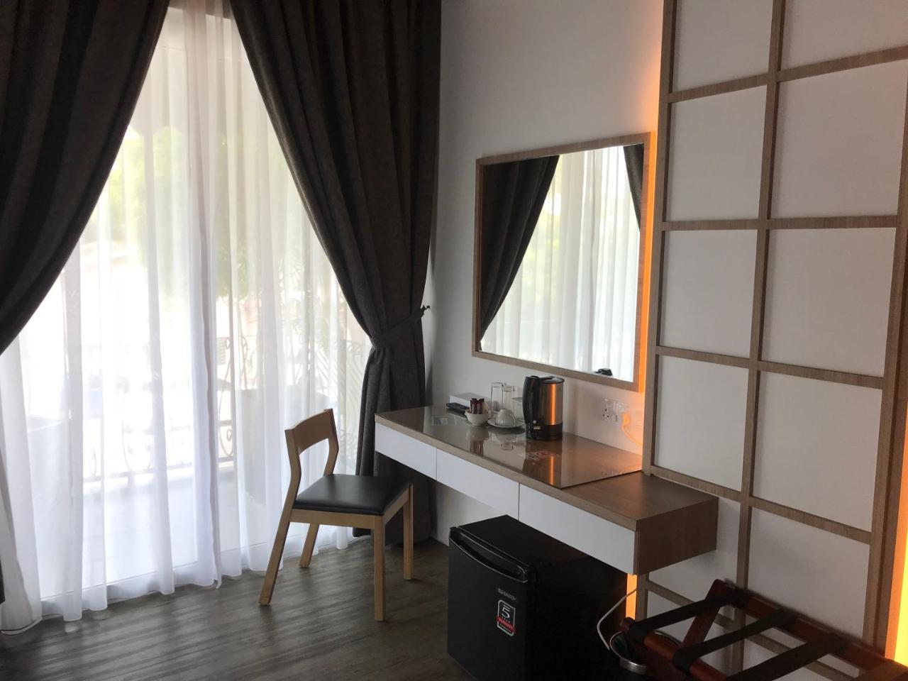 Bed and Breakfast The Corner House Pontian Kecil Esterno foto