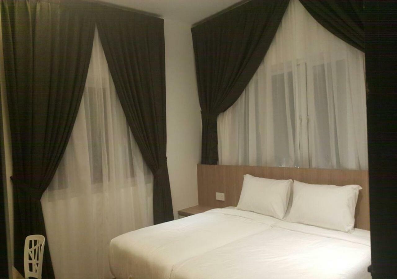 Bed and Breakfast The Corner House Pontian Kecil Esterno foto